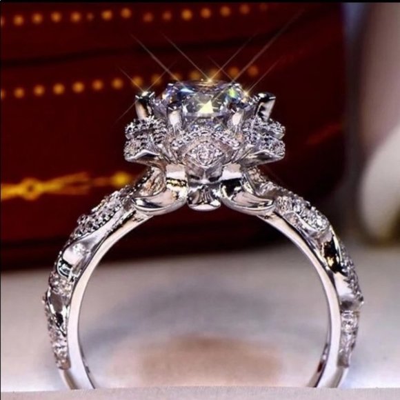 Rings White Zircon Cubic Hollow Flowers Ring - Picture 7 of 7